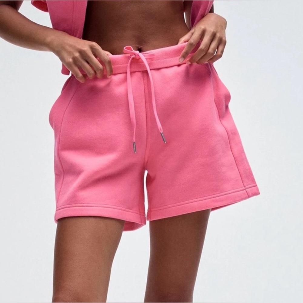 NWT lululemon scuba high rise shorts 5” women’s size 6 Sakura pink cotton gym